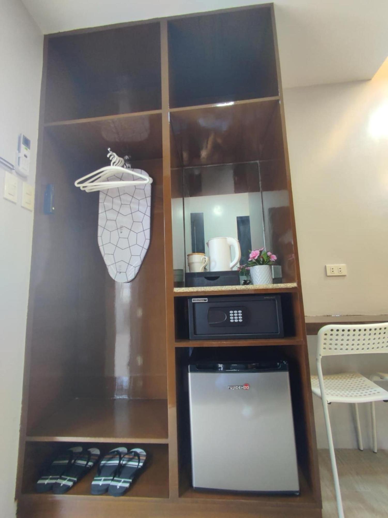 J Spazio Apartelle And Cafe Baranghauon Exteriér fotografie